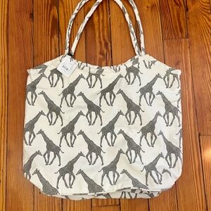 Giraffe Bucket Bag ~ NEW with Tags ~ Adorable & Oversized ♡ ⸝⸝🦒 ༘